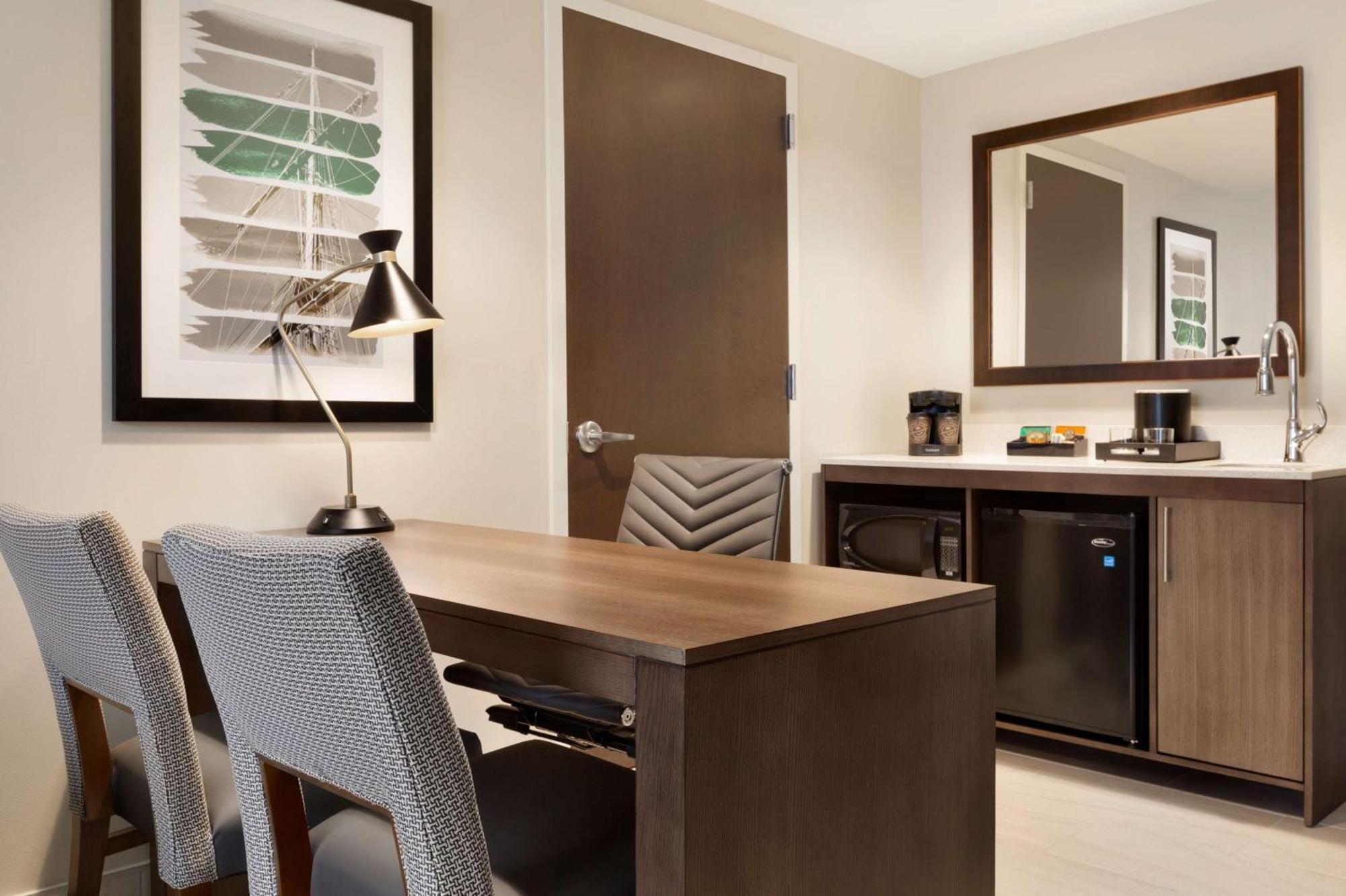 Embassy Suites By Hilton Wilmington Riverfront Екстериор снимка