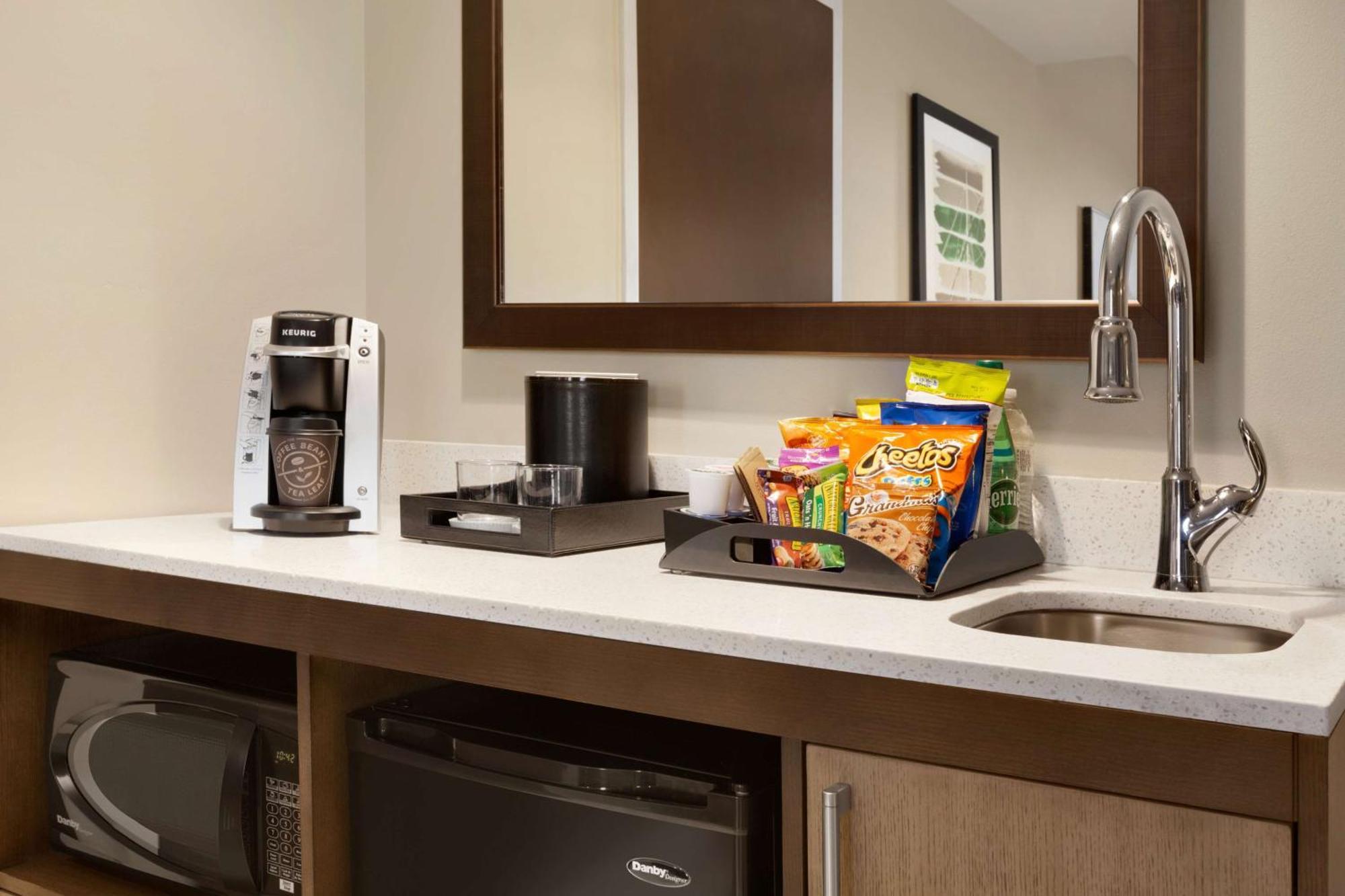 Embassy Suites By Hilton Wilmington Riverfront Екстериор снимка