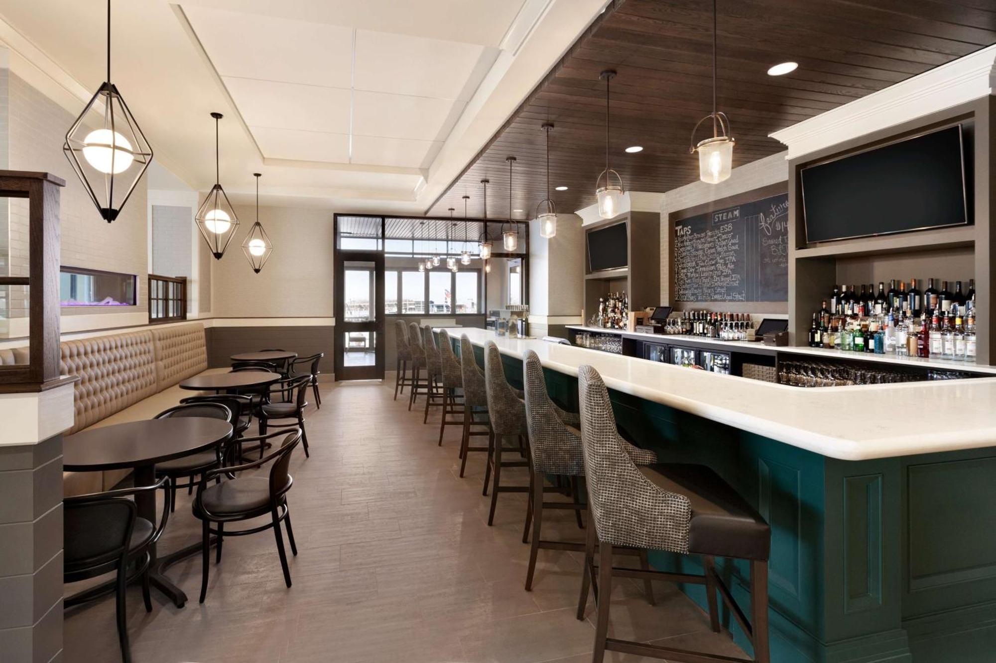 Embassy Suites By Hilton Wilmington Riverfront Екстериор снимка