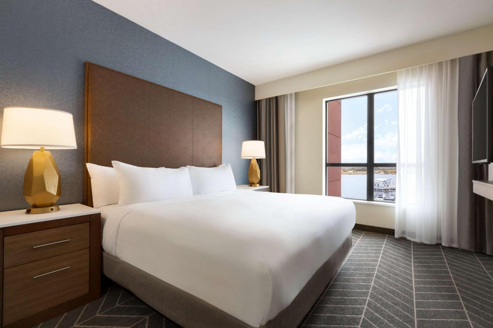Embassy Suites By Hilton Wilmington Riverfront Екстериор снимка