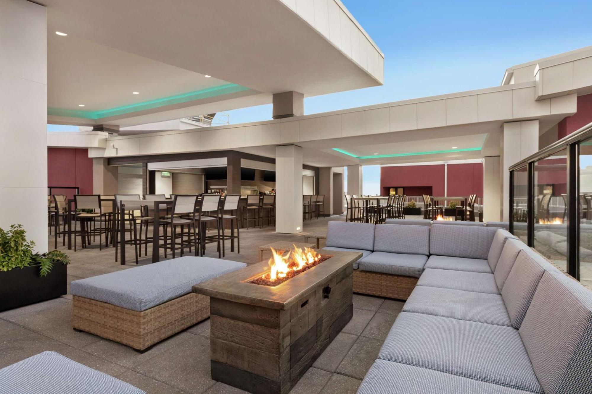 Embassy Suites By Hilton Wilmington Riverfront Екстериор снимка