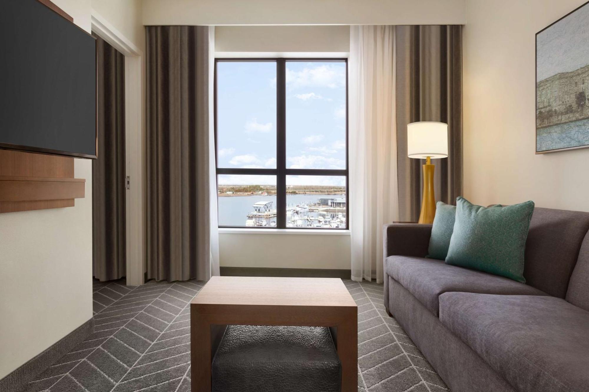 Embassy Suites By Hilton Wilmington Riverfront Екстериор снимка
