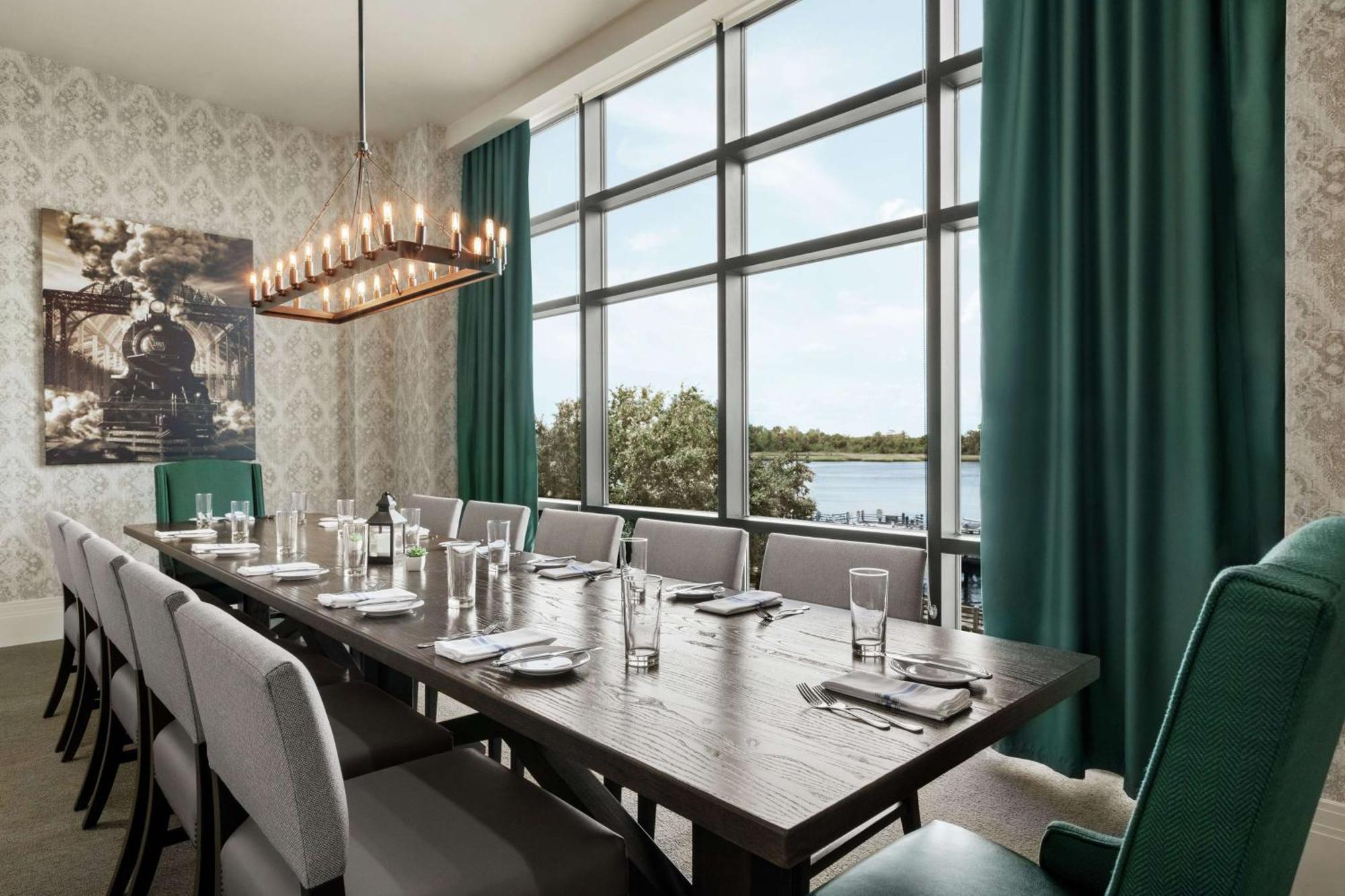 Embassy Suites By Hilton Wilmington Riverfront Екстериор снимка