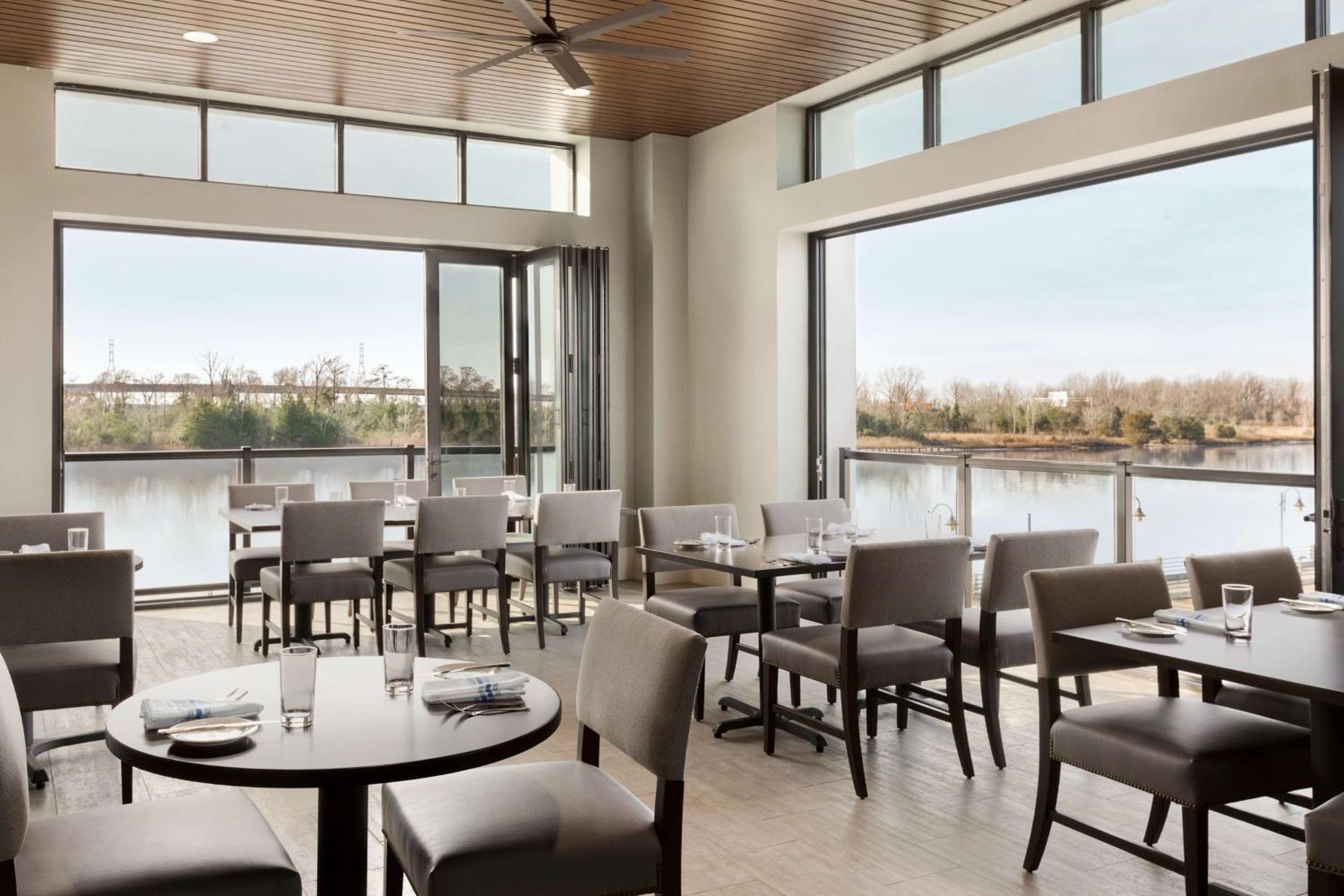 Embassy Suites By Hilton Wilmington Riverfront Екстериор снимка